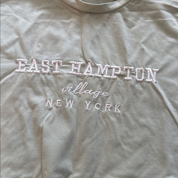 Super cute tee - Picture 2 of 3